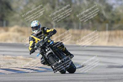 media/Dec-01-2025-Moto Forza (Mon) [[2daa91e15f]]/3-Beginner Group/Session 3 (Turn 3)/